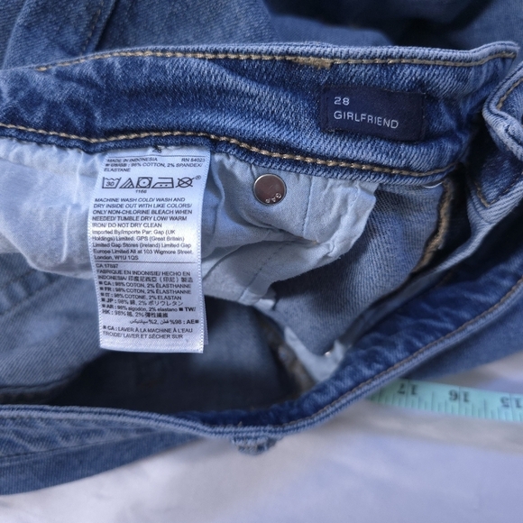 Gap Faux Patchwork Destroyed Girlfriend Jeans Size 28 - Picture 7 of 10